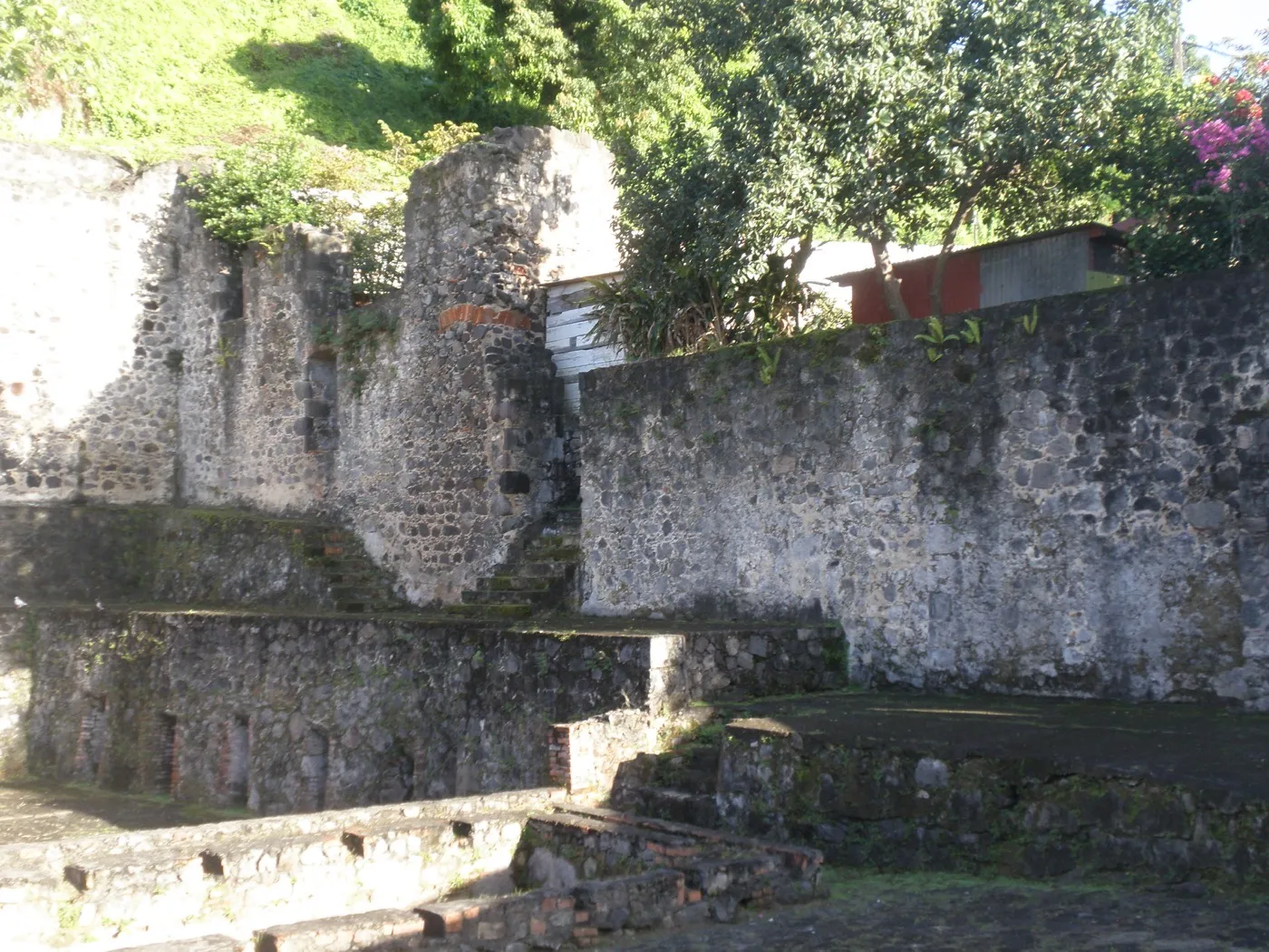 Les vestiges du théâtre de Saint-Pierre